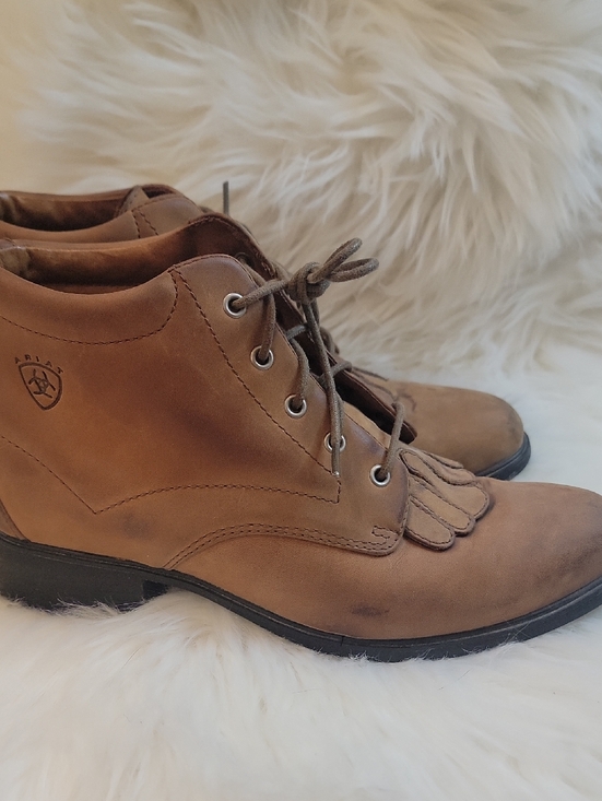 Ariat Shoes - Ariat Tan Leather Chukka Lace-Up Boots. Size 6.5B. Style 12225